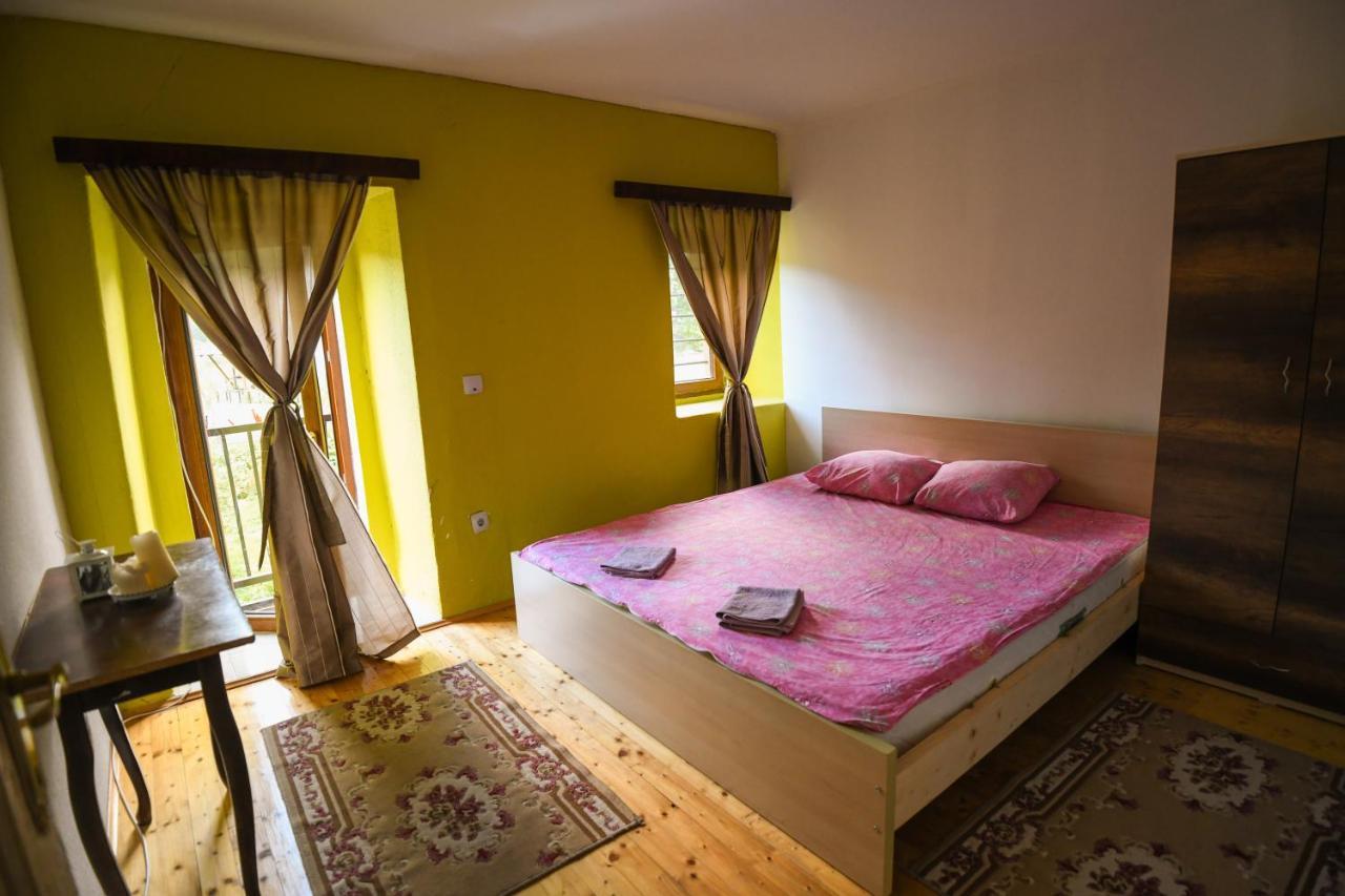 Yeti Guest House Mavrovo Ngoại thất bức ảnh